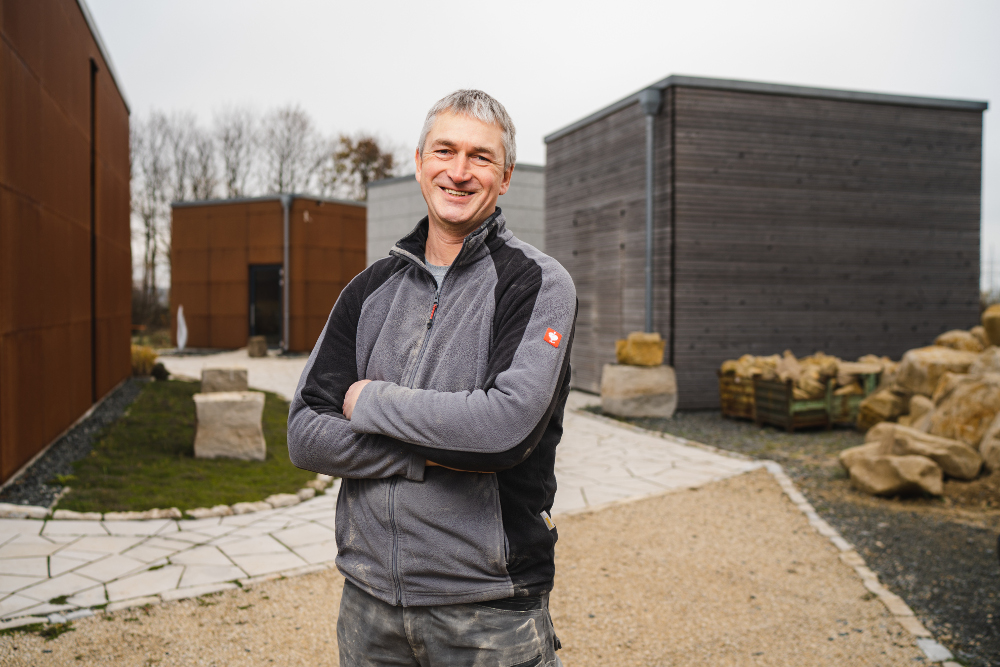 Bild Rainer Scheer vor Ateliers, Foto Thomas Koschel - Fotografiker